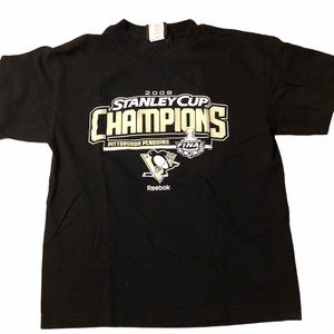 Pittsburgh Penguins 2009 Stanley Cup Champs shirt. Size Kids Large.